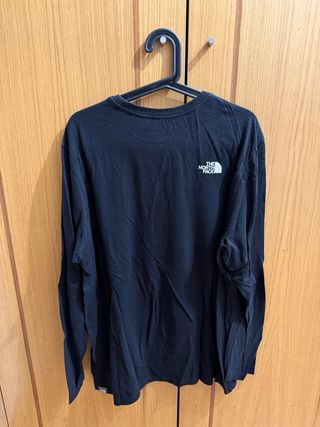 Camiseta The North Face Negra Manga Larga