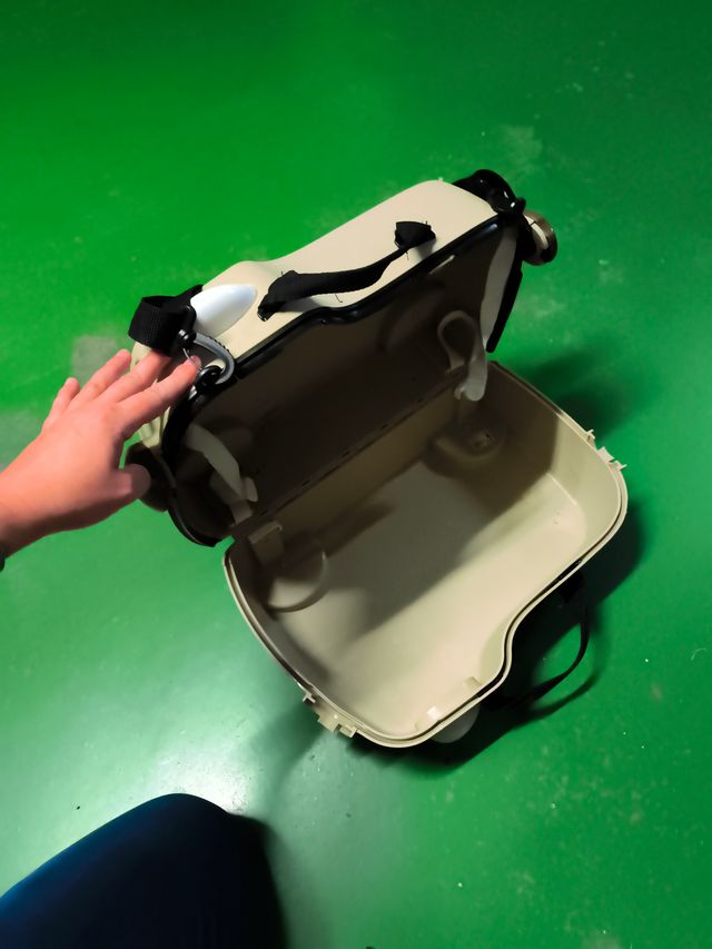 Maleta infantil con ruedas beige