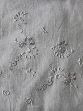 Juego sábanas antiguo bordado