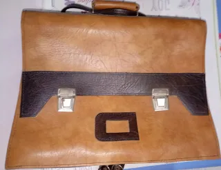 Antigua cartera escolar de cuero