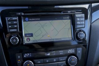 Nissan Qashqai   1.6dCi TEKNA 4x2 XTRONIC Alcantara