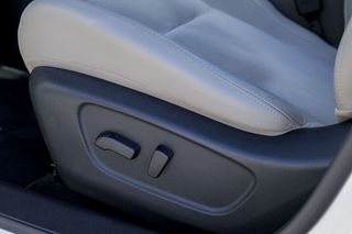 Nissan Qashqai   1.6dCi TEKNA 4x2 XTRONIC Alcantara