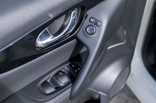 Nissan Qashqai   1.6dCi TEKNA 4x2 XTRONIC Alcantara