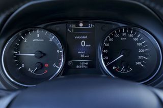 Nissan Qashqai   1.6dCi TEKNA 4x2 XTRONIC Alcantara