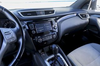 Nissan Qashqai   1.6dCi TEKNA 4x2 XTRONIC Alcantara