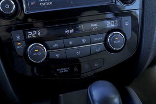 Nissan Qashqai   1.6dCi TEKNA 4x2 XTRONIC Alcantara