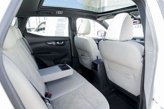 Nissan Qashqai   1.6dCi TEKNA 4x2 XTRONIC Alcantara