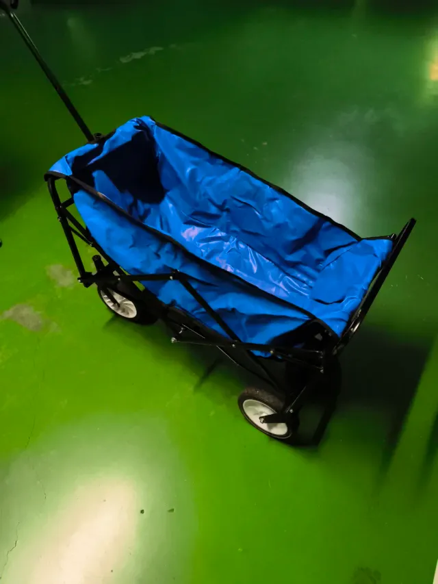 Carro plegable azul para transporte