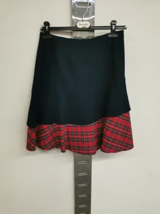 Falda escocesa con volantes