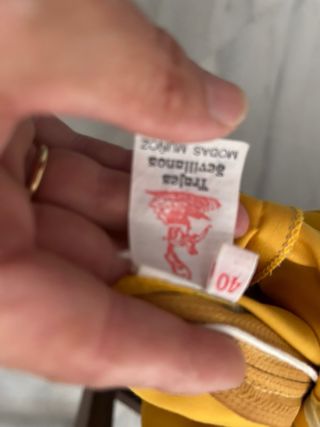 Traje de flamenca amarillo con flores