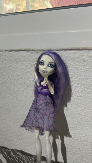 Muñeca Spectra Vondergeist y ropa