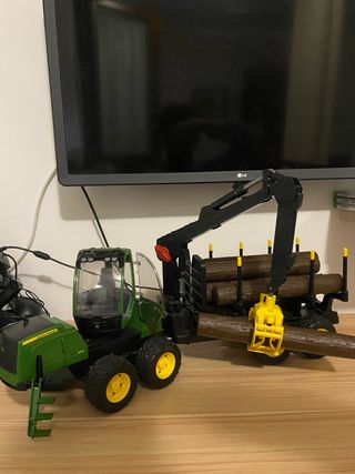 Bruder John Deere Buffalo con pinza