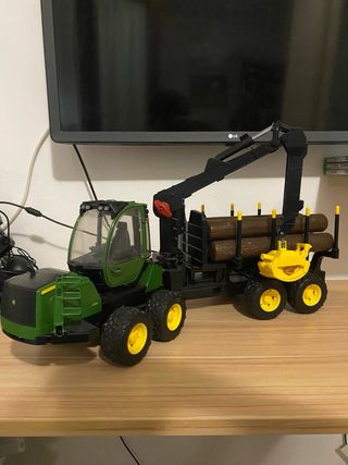 Bruder John Deere Buffalo con pinza