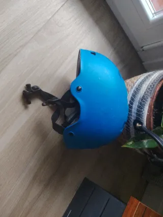 Casco de skate azul marca Oxelo Decathlon