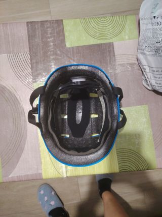 Casco de skate azul marca Oxelo Decathlon