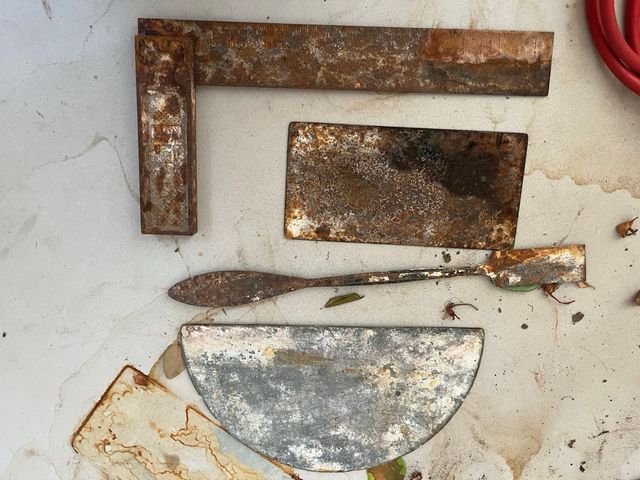 Herramientas de metal oxidadas