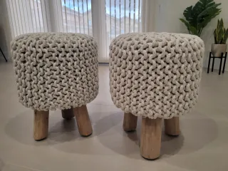 2 Taburetes trenzados de madera con tela trenzada
