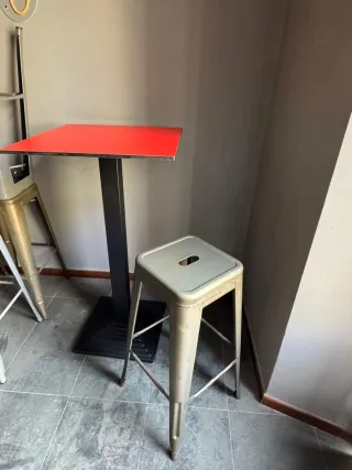 18 Mesas altas roja + 16 taburetes metálicos