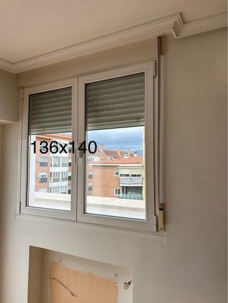 Ventanas abatibles con persiana 136x140