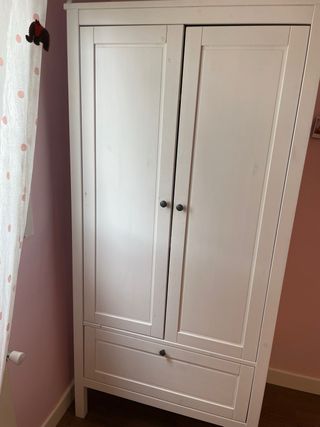 Mueble cambiador bebé Ikea con armario a juego