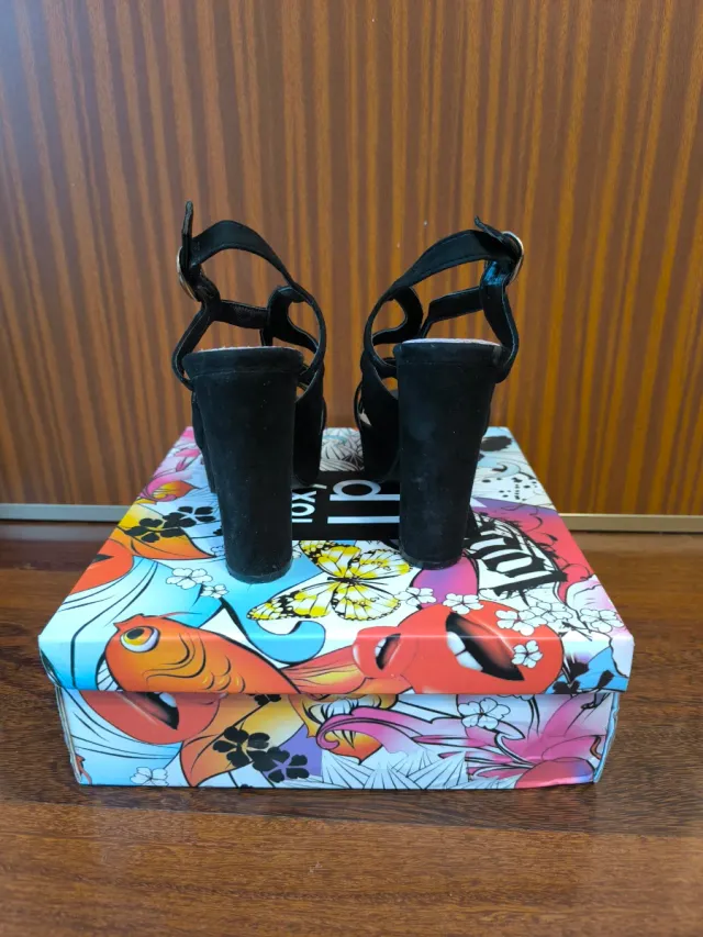 Tacones negros de plataforma