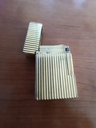 Encendedor dorado