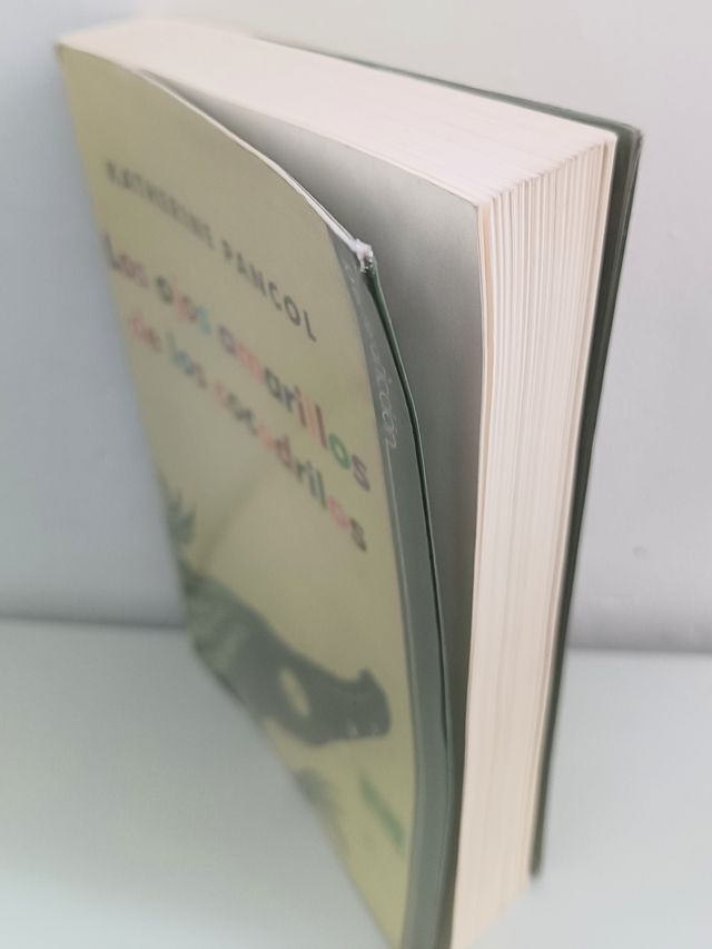 Los ojos amarillos de los cocodrilos