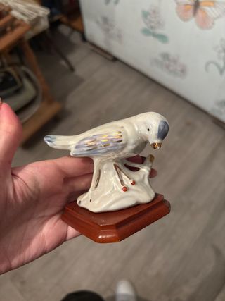 Decoração de pássaro em cerâmica