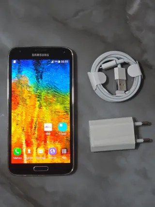 Samsung S5 Bianco con caricabatterie e cavo