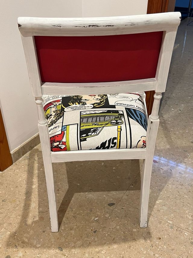 Silla de diseño con estampado cómic. envejecida