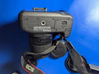 Cámara Canon EOS 2000D + EF-S 18-55mm III