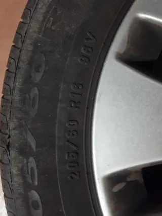 4 Llantas Audi con Neumáticos Nuevos