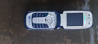 Móvil Motorola Azul y Plateado