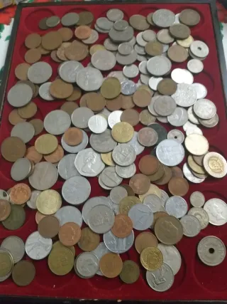 Lote 204 monedas extranjeras surtidas