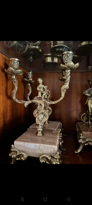 Due portacandele in metallo dorato/argento e pietra