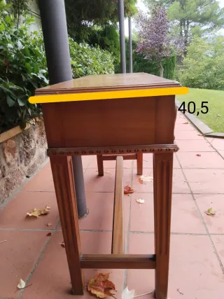 Mueble tocador antiguo con espejo ovalado