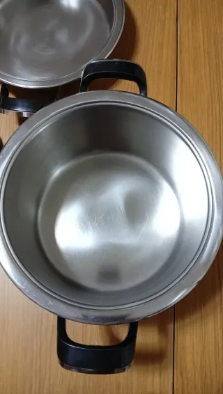 Olla AMC grande 24x15cm 
Cazuela AMC 24x6cm