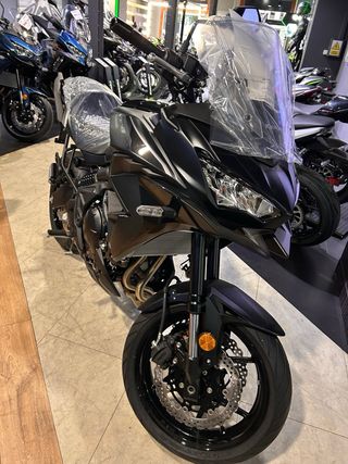 Permuto Kawasaki Versys 650 '25 Negra
