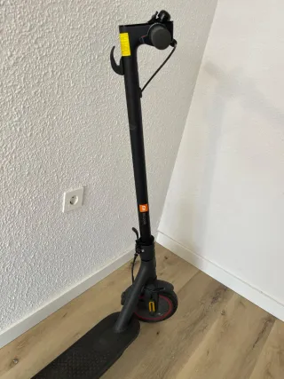 Patinete Xiaomi Pro 2 + ruedas recambio y gancho