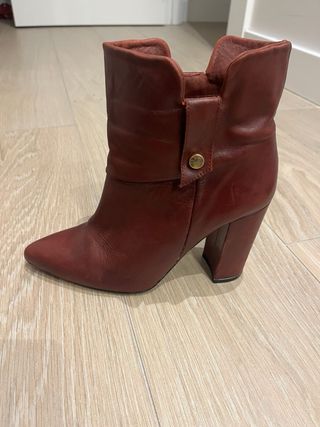 Botines de piel burdeos