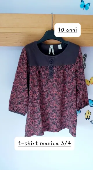 Maglia fantasia floreale con bottoni