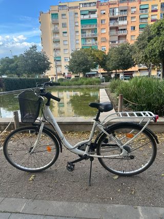 Bicicleta de paseo blanca