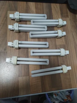 Focos de luz metálico