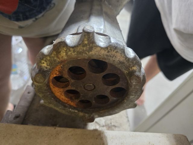 Picadora Carne ELMA Antigua + Base Madera