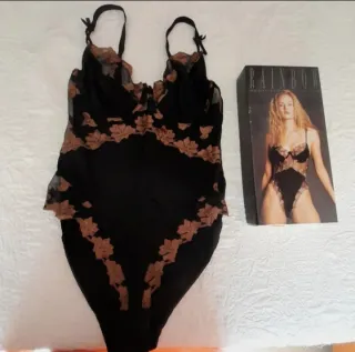 Body Rainbow L: sensualità in pizzo nero