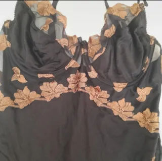 Body Rainbow L: sensualità in pizzo nero