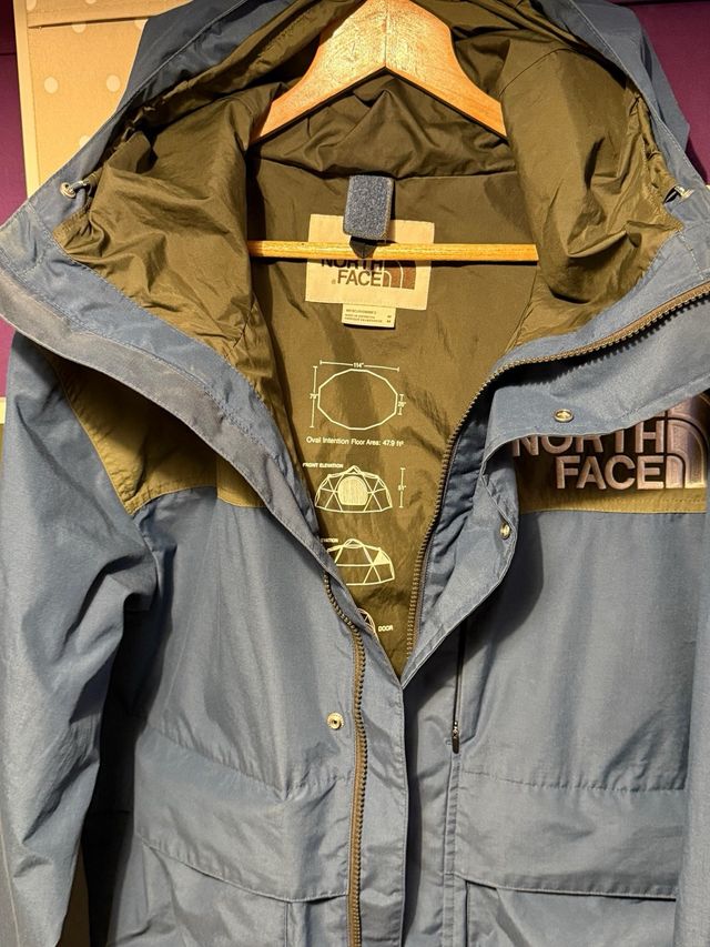 Chaqueta The North Face azul y verde