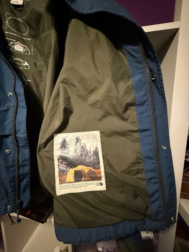 Chaqueta The North Face azul y verde