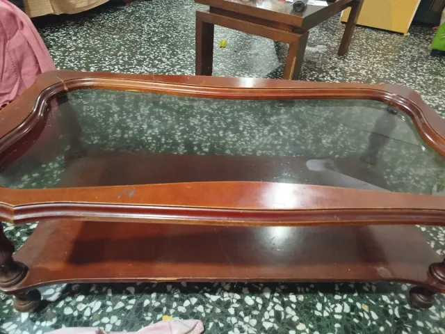 Mesa de centro de madera con cristal