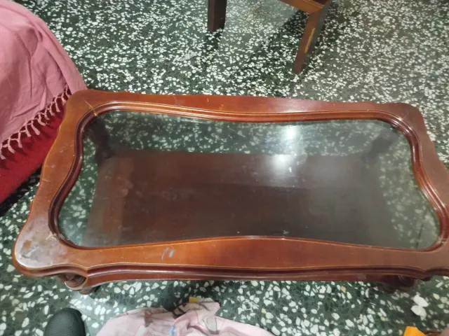 Mesa de centro de madera con cristal